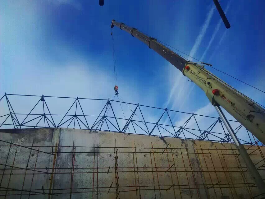 新泰大跨度空间结构优选网架结构